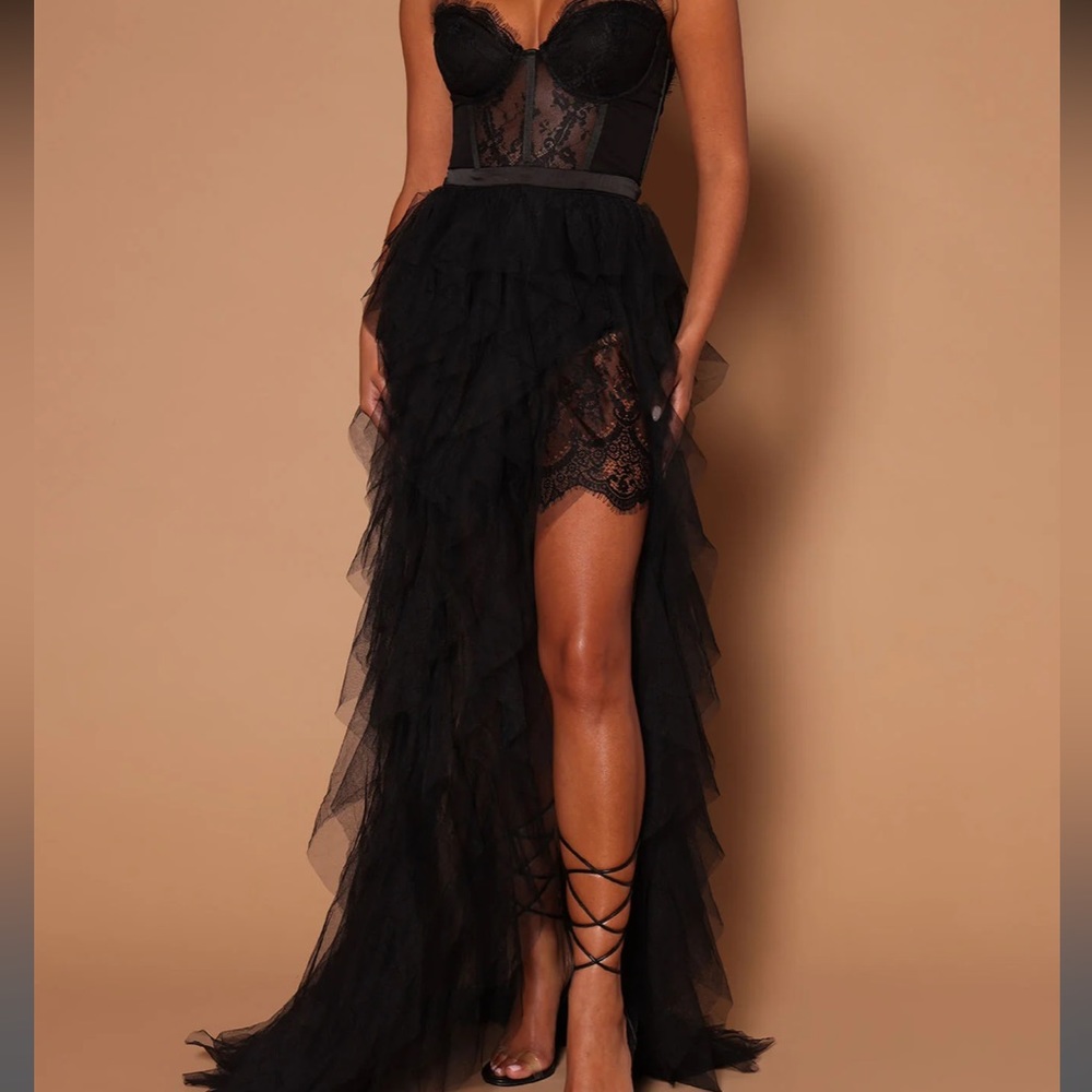 TULLE BLACK CORSET DRESS MEDIUM NWT